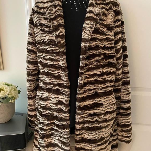Pre-owned Adrienne Landau Faux Fur Brown Coat/Jacket, size M - Picture 1 of 15
